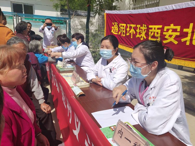 康健服务在行动 进村义诊暖民心 —集团开展“我为群众办实事”实践活动